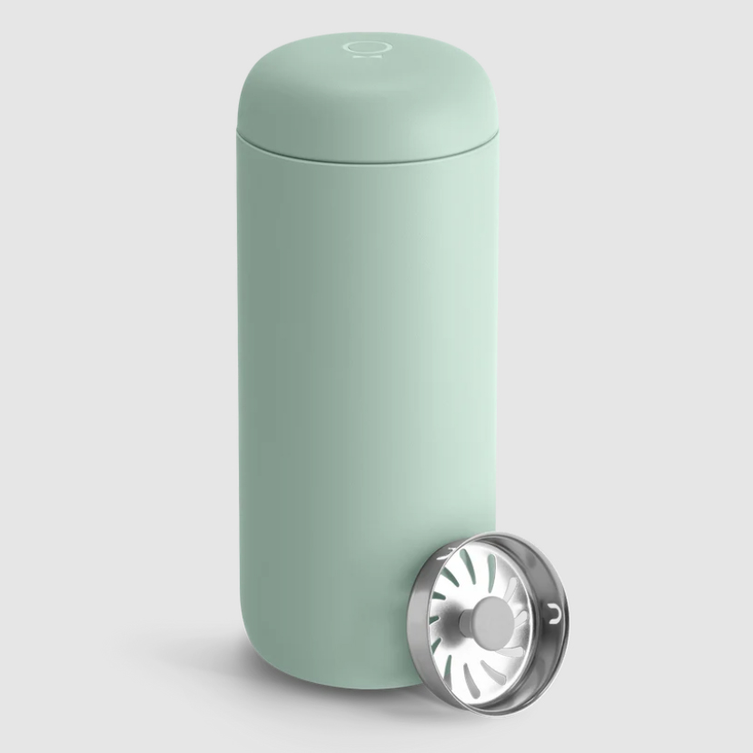 Carter Move Mug in mint green with snap-in splash guard