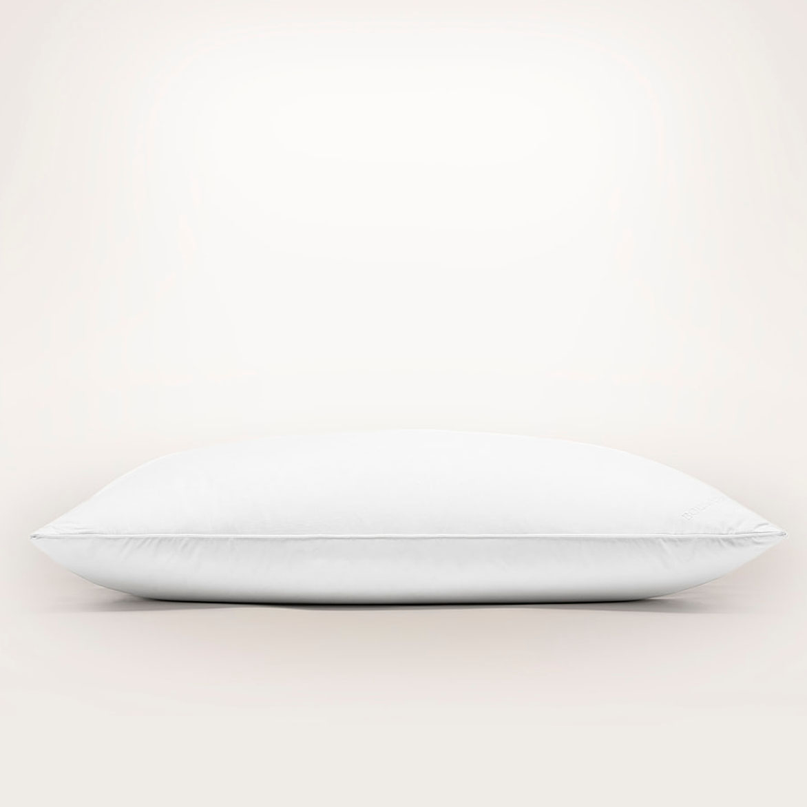 Down Chamber organic cotton pillow in white 