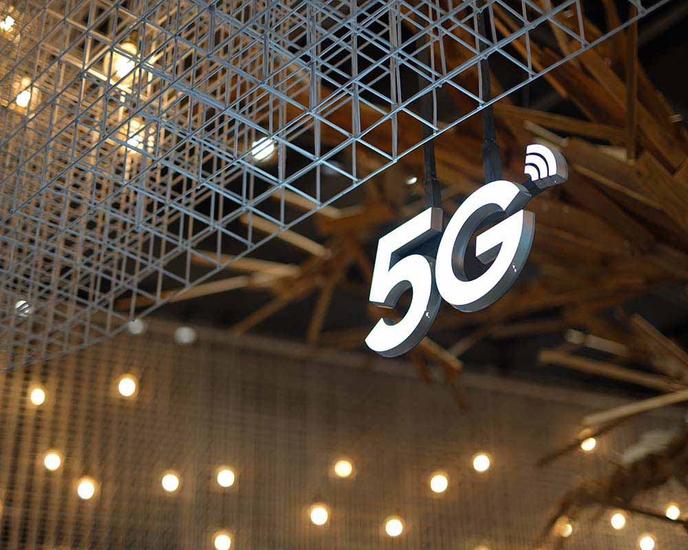 5g sign in large room